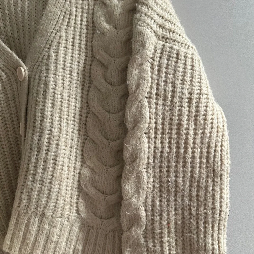 American Eagle Cream Cable Knit‎ Cropped Cardigan Sweater Womens Medium